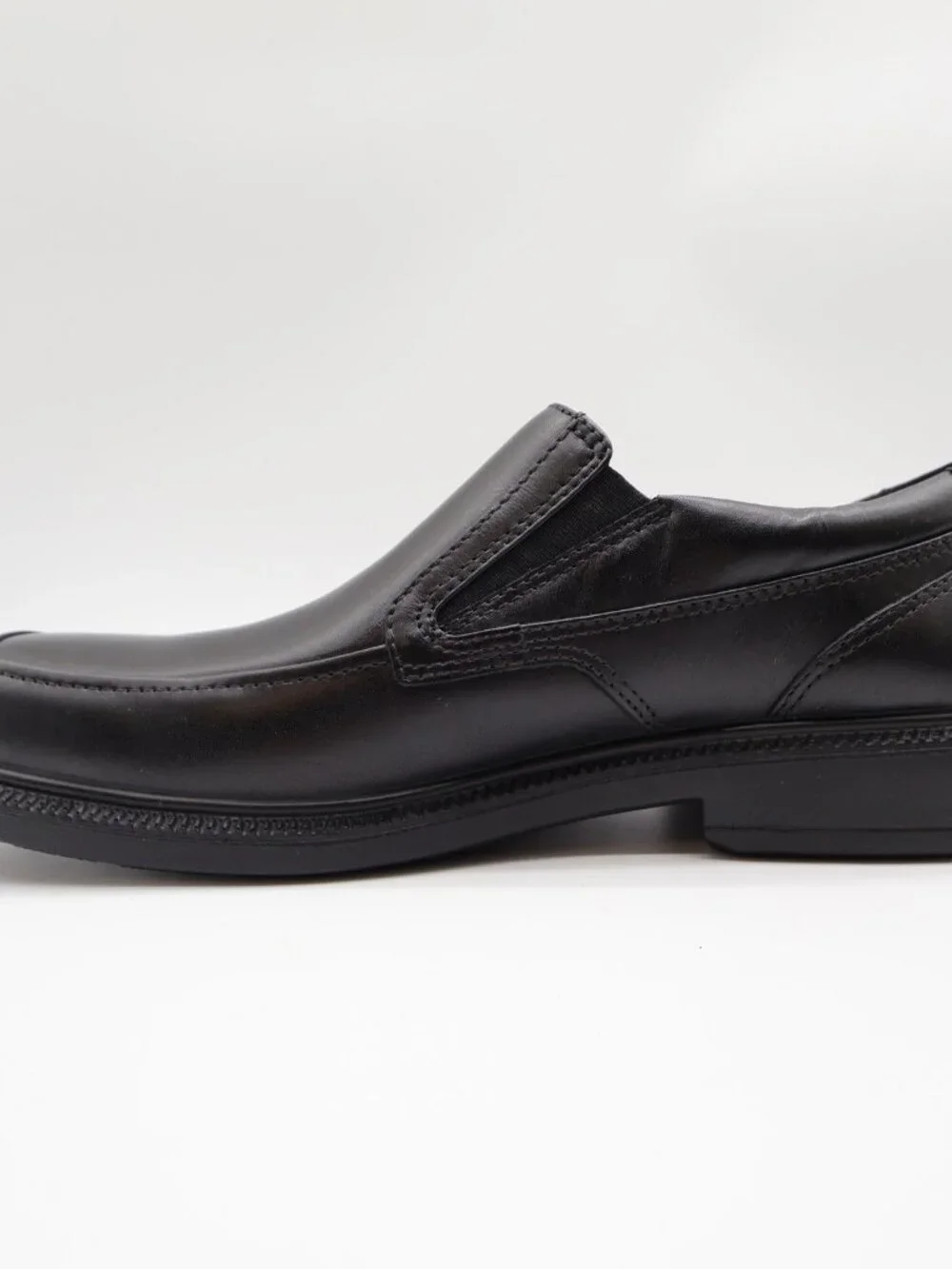 Hush Puppies Men's 10.5 Black Leather Waterproof Slip-On Loafers